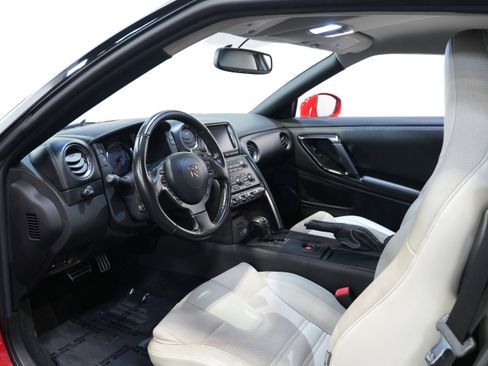 Used 2012 Nissan GT-R Premium image 29