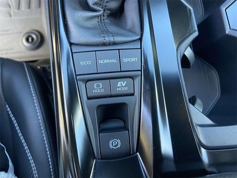 Used 2025 Toyota Camry SE image 24