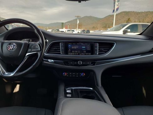 Used 2024 Buick Enclave Premium image 18