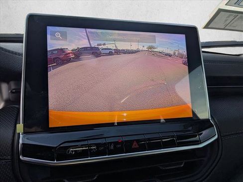 Used 2026 Jeep Compass Latitude image 13