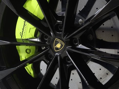 Used 2022 Lamborghini Urus image 24