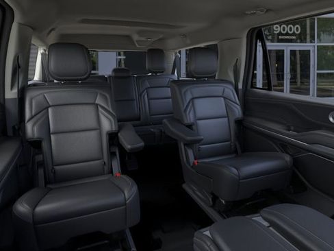 New 2026 Lincoln Navigator L Premier AWD/4WD image 11
