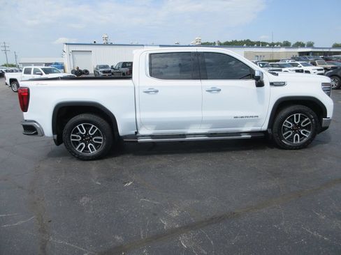 Used 2022 GMC Sierra 1500 SLT w/ SLT Premium Package AWD/4WD image 5