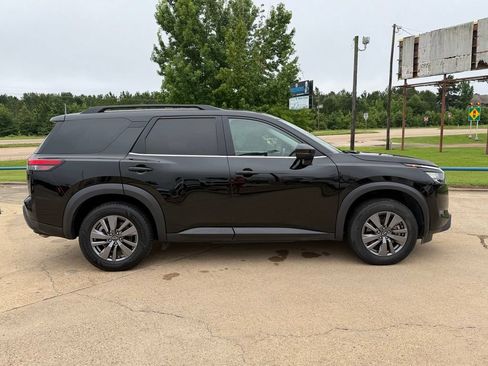 Used 2025 Nissan Pathfinder SV FWD image 6