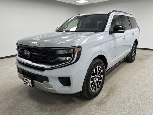 Used 2025 Ford Expedition Platinum AWD/4WD image 4