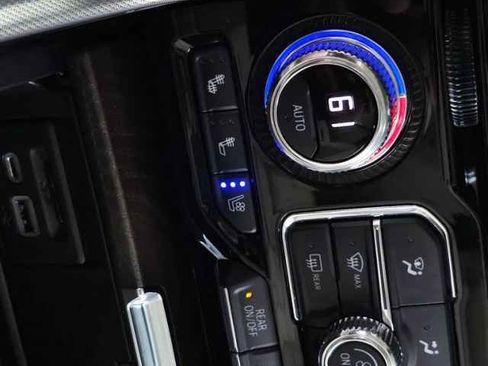 Used 2021 GMC Yukon XL Denali AWD/4WD image 37