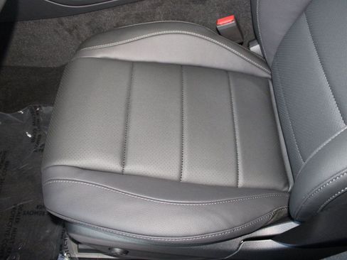 Used 2025 Mercedes-Benz GLS 450 4MATIC image 14