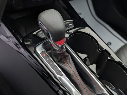 Used 2025 Chevrolet Trax RS w/ Sunroof Package image 26