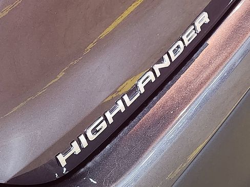 Used 2021 Toyota Highlander XLE FWD image 26
