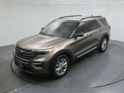 Used 2021 Ford Explorer XLT w/ Equipment Group 202A RWD image 35