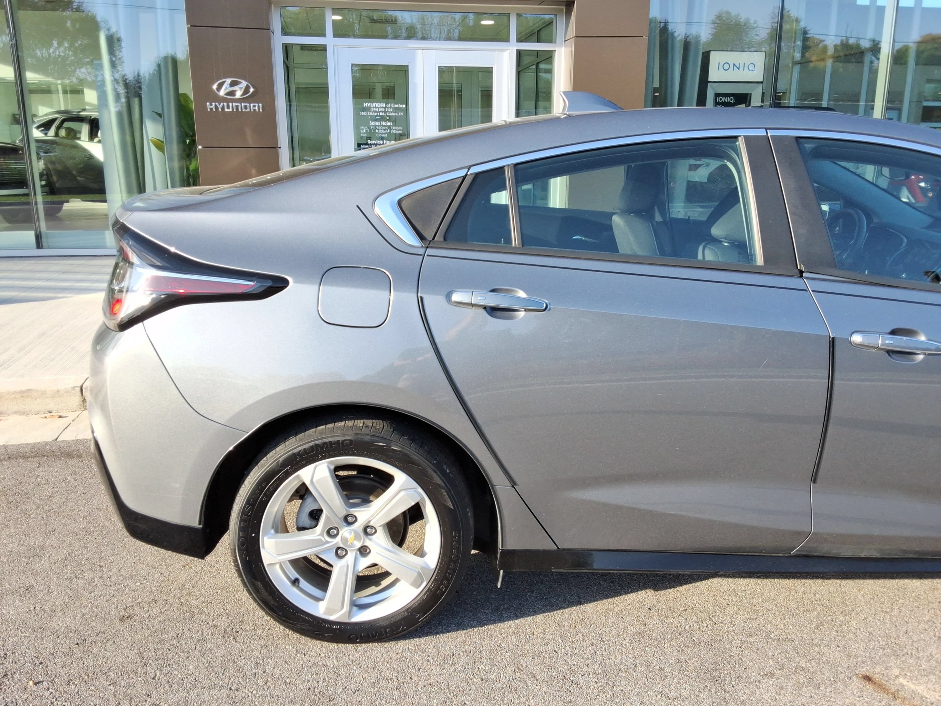 Used 2018 Chevrolet Volt LT FWD image 14