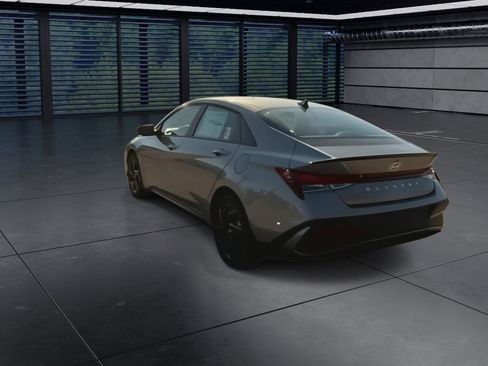 Used 2026 Hyundai Elantra Sport image 8