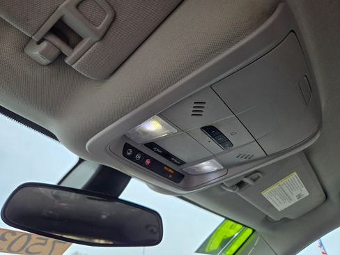 Used 2019 Chevrolet Equinox LT image 42