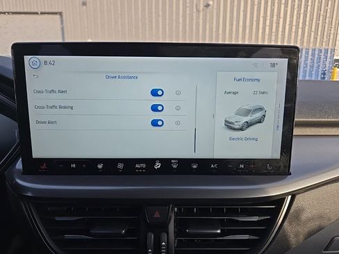 Used 2023 Ford Escape SE image 27