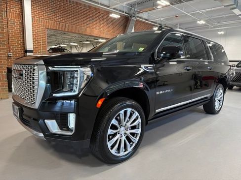 Used 2023 GMC Yukon XL Denali w/ Max Trailering Package AWD/4WD image 3