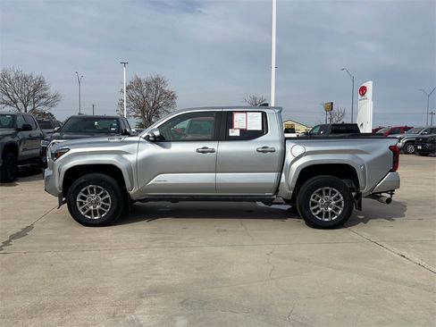 Used 2024 Toyota Tacoma Limited image 2