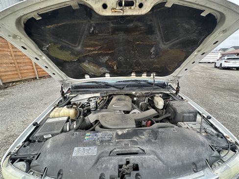 Used 2005 Chevrolet Tahoe LS w/ Preferred Equipment Group AWD/4WD image 9