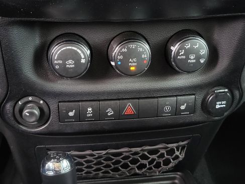 Used 2013 Jeep Wrangler Unlimited Sahara w/ Connectivity Group AWD/4WD image 23