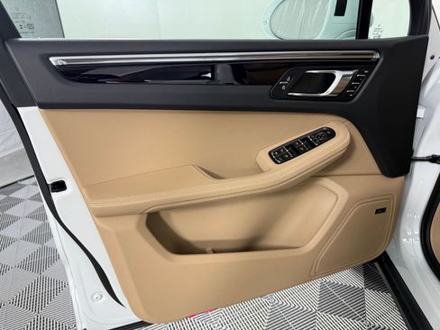New 2026 Porsche Macan image 14