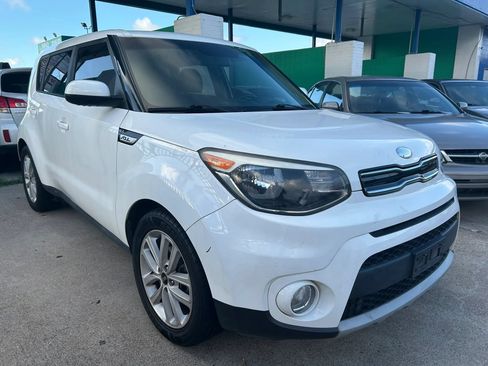 Used 2019 Kia Soul + FWD image 4
