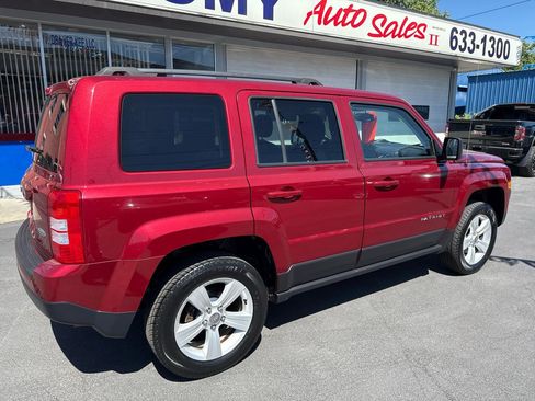 Used 2016 Jeep Patriot Latitude AWD/4WD image 3