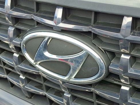 Used 2023 Hyundai Venue SEL FWD image 3