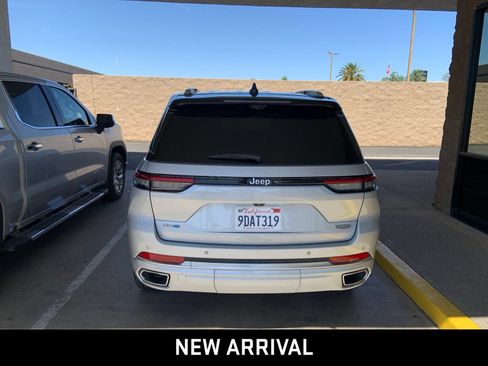 Used 2022 Jeep Grand Cherokee Summit AWD/4WD image 5
