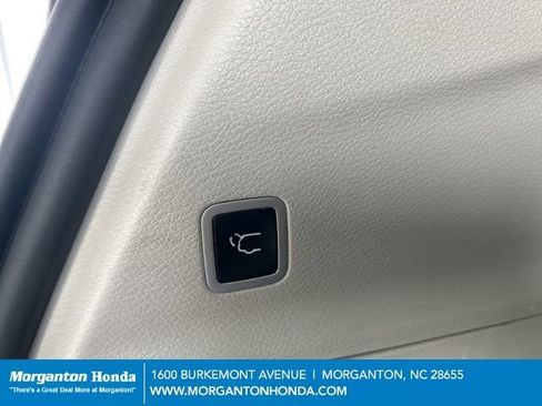 Used 2024 Chrysler Pacifica Touring-L FWD image 33