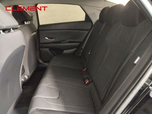 Used 2025 Hyundai Elantra SE FWD image 22