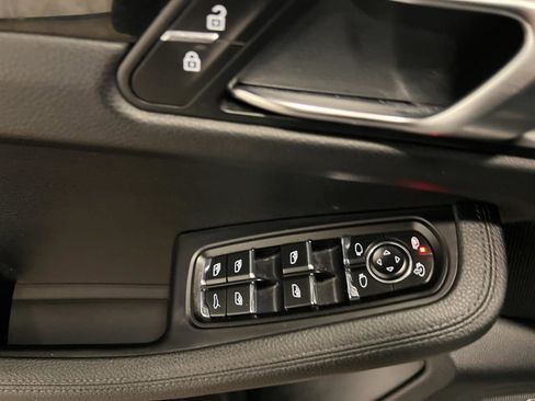 Used 2021 Porsche Macan image 25