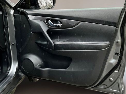 Used 2020 Nissan Rogue SV image 26