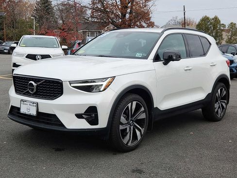 Certified 2023 Volvo XC40 B5 Plus w/ Driver Assist Package image 3