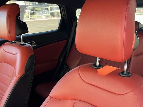 Used 2025 Kia Sportage SX image 17