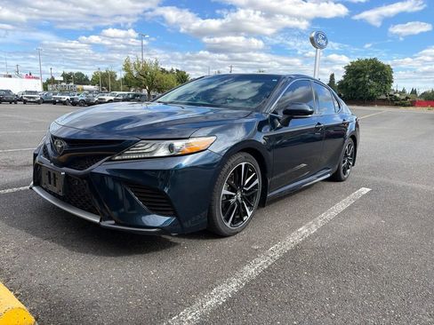 Used 2018 Toyota Camry XSE FWD image 1