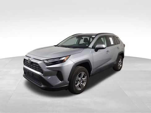 Used 2025 Toyota RAV4 XLE image 2