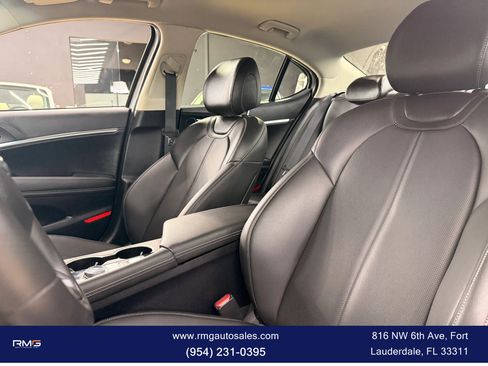 Used 2025 Genesis G70 2.5T image 15