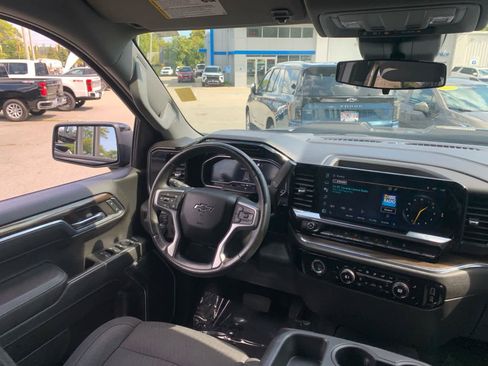 Used 2023 Chevrolet Silverado 1500 LT Trail Boss image 35