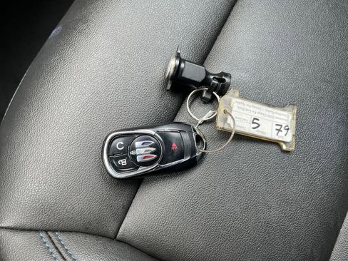 Used 2025 Buick Envista Sport Touring image 22