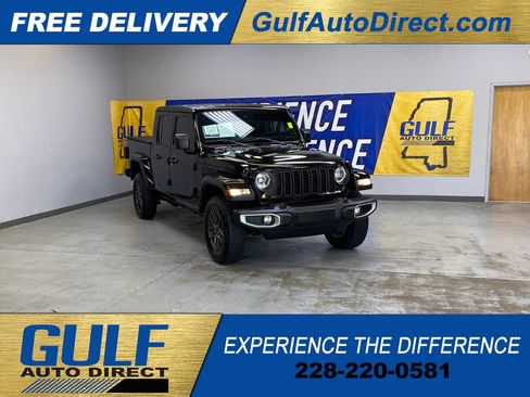 Used 2024 Jeep Gladiator Sport AWD/4WD image 1