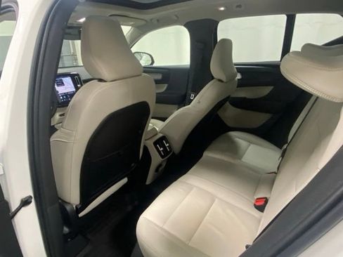 Used 2024 Volvo XC40 B5 Plus w/ Climate Package AWD/4WD image 13