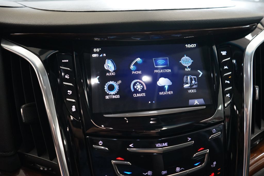 Used 2018 Cadillac Escalade Luxury AWD/4WD image 40