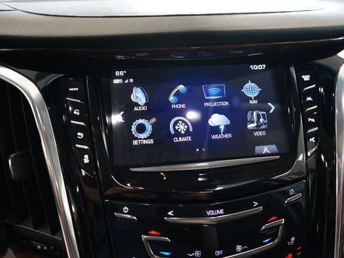 Used 2018 Cadillac Escalade Luxury AWD/4WD image 40