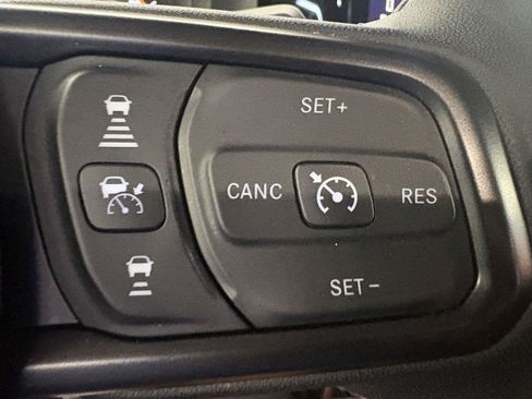 Used 2025 Jeep Wrangler Unlimited Rubicon w/ Convenience Group AWD/4WD image 28