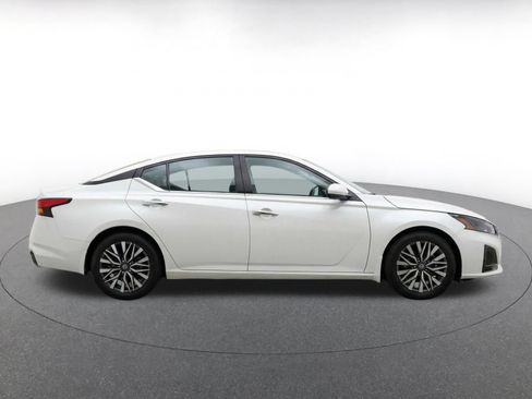 Used 2025 Nissan Altima 2.5 SV FWD image 20