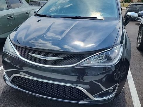 Used 2020 Chrysler Pacifica Limited FWD image 1
