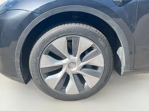 Used 2024 Tesla Model Y Long Range RWD image 30