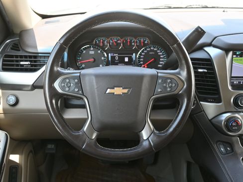 Used 2019 Chevrolet Suburban LT RWD image 10
