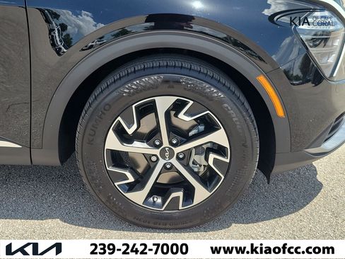 Certified 2025 Kia Sportage EX FWD image 7