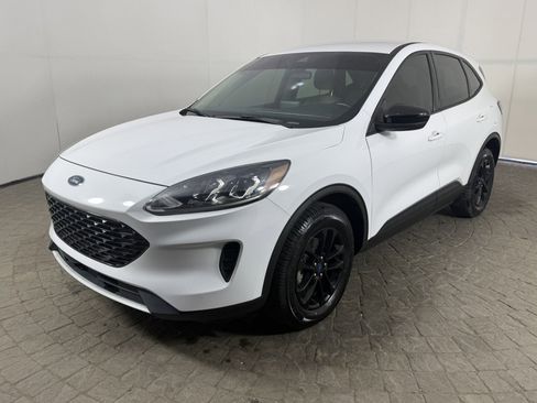 Used 2020 Ford Escape SE Sport AWD/4WD image 3