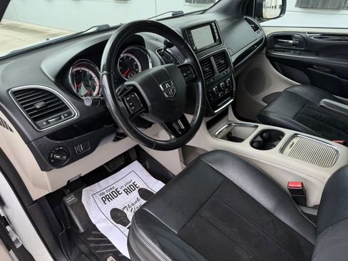 Used 2018 Dodge Grand Caravan SXT FWD image 10
